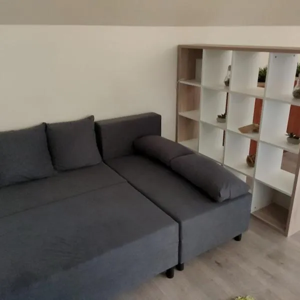 Comfy Attic Near the Airport - Full, hotel en Vecsés