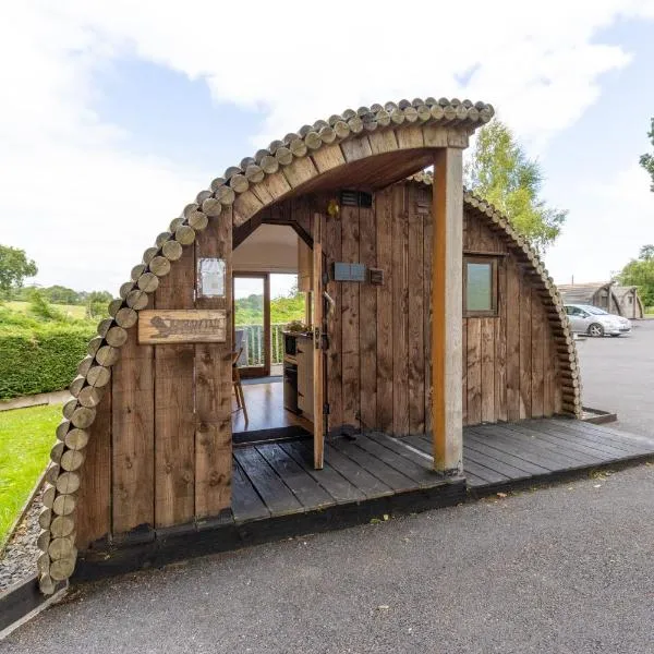 Pod1 - Powys River Pods - Pet Friendly Glamping Pod Builth Wells Powys Wales, ξενοδοχείο σε Garth