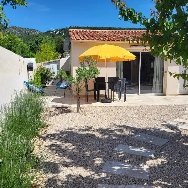 Le Vertuose 13, hotel in Cuges-les-Pins