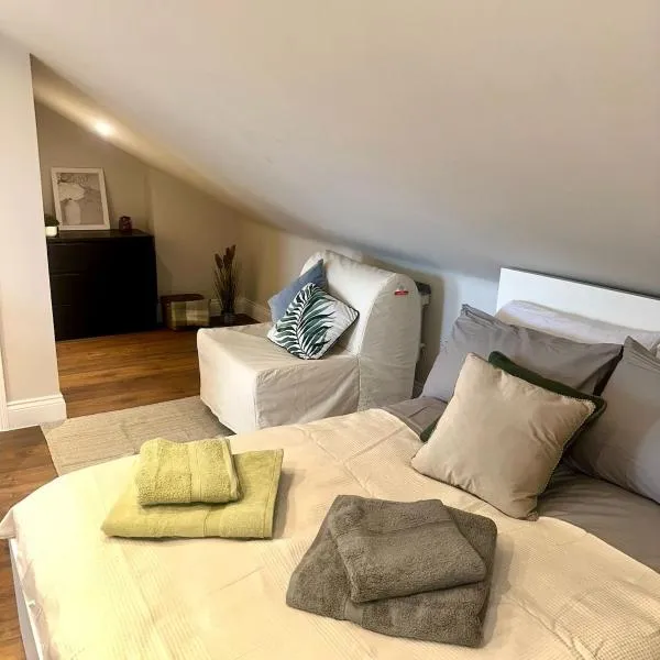 Stylish Bright loft Studio in Ealing, hotel v destinaci Ealing