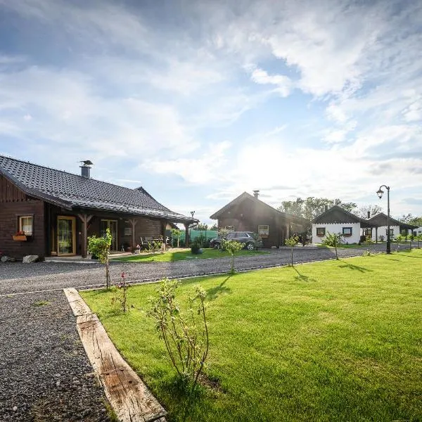 Chaty Čučoriedky, hotel i Žiar