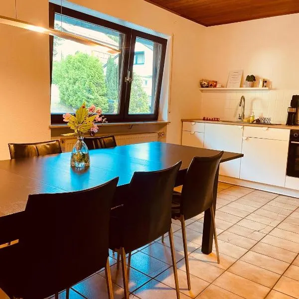 Wohnung im Landhaus - Waldblick, Balkon & Garten، فندق في Trösel