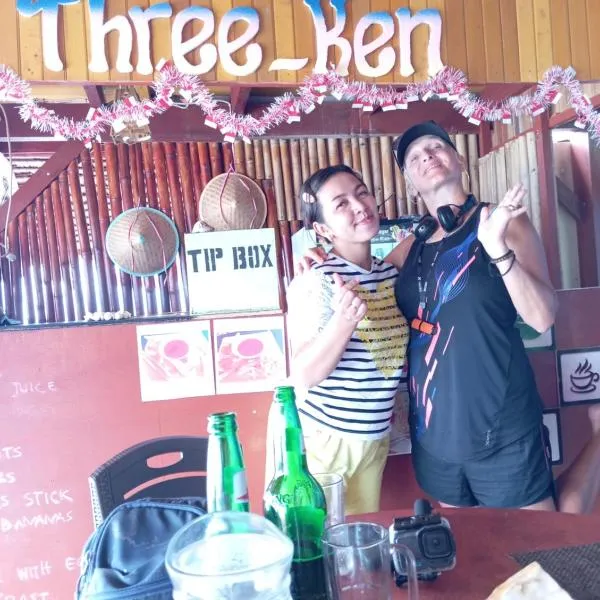 Three Ken Homestay & Cafe – hotel w mieście Manado