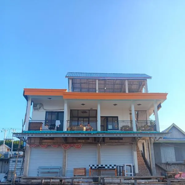 Bajo Komodo Homestay, hotel in Komodo