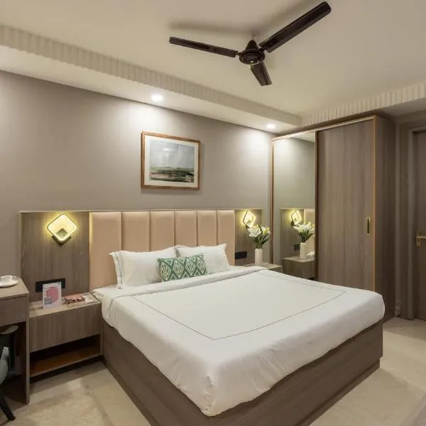StayVista Residences near Cyber City Hub with Gym & Air Purifier, מלון בגורגאון