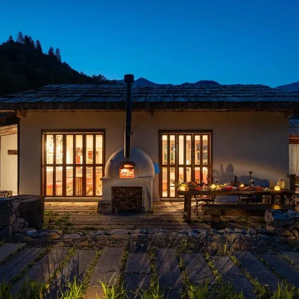 Jiuzhaigou Valley Abluzi B&B-Free shuttle service to Jiuzhaigou Scenic Area، فندق في جيوتشايقو