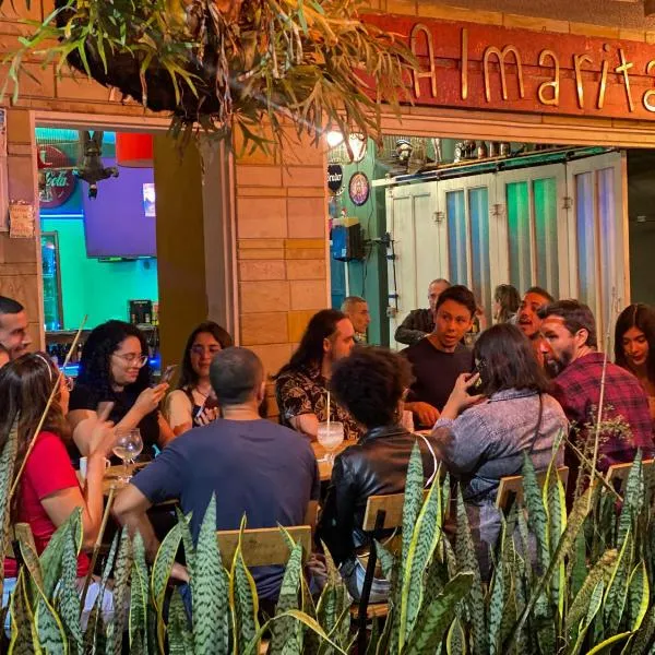 Casa Almarita - Hostal, Bar y Restaurante, hotel in Medellín