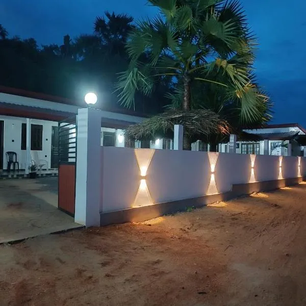 K Seven Guest Inn, hotel din Trincomalee