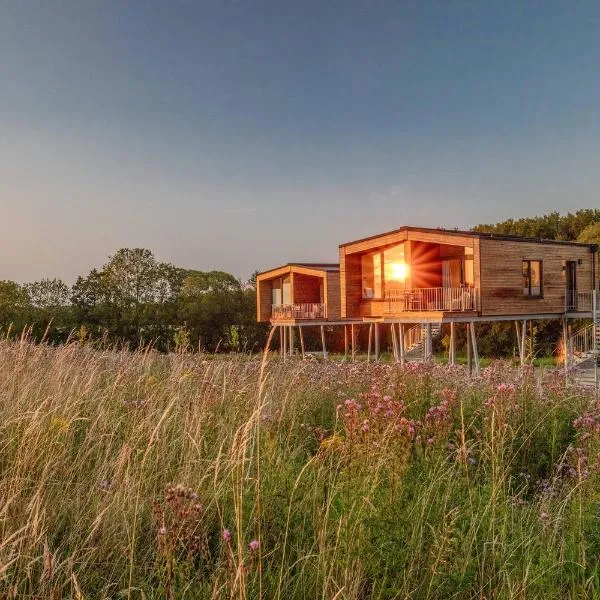 Ostsee Baumhaushotel in der Natur mit Sauna und Whirlpool, ξενοδοχείο σε Wangels