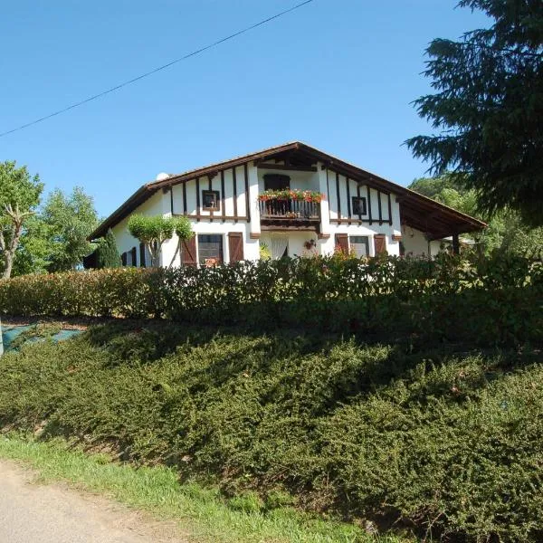Chambres d'hôtes Esponde Marie-Jeanne, hotel v destinaci Saint-Jean-le-Vieux