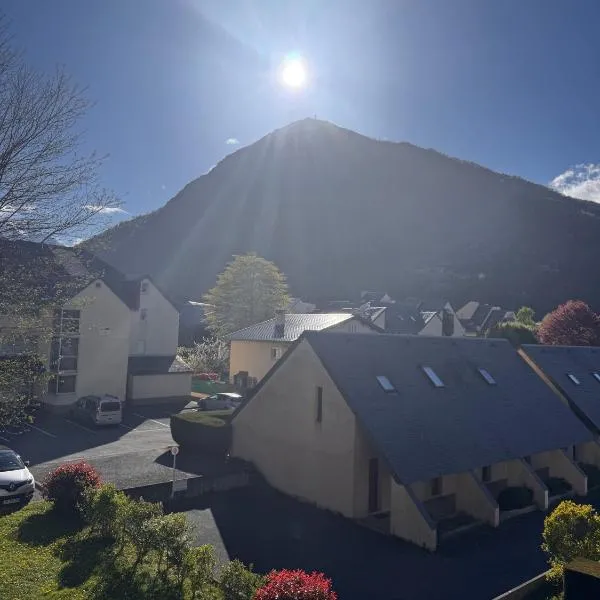 Charmant T2 cœur village vue Pyrénées, hotel din Saint-Lary-Soulan