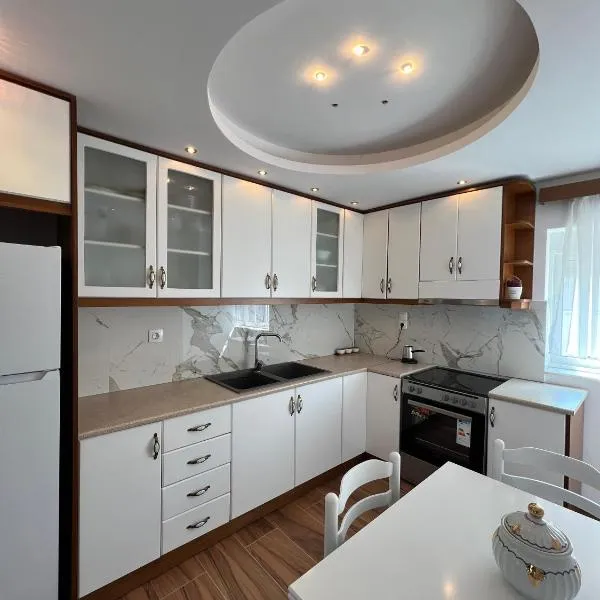 Helena Apartment, hotel in Sarandë