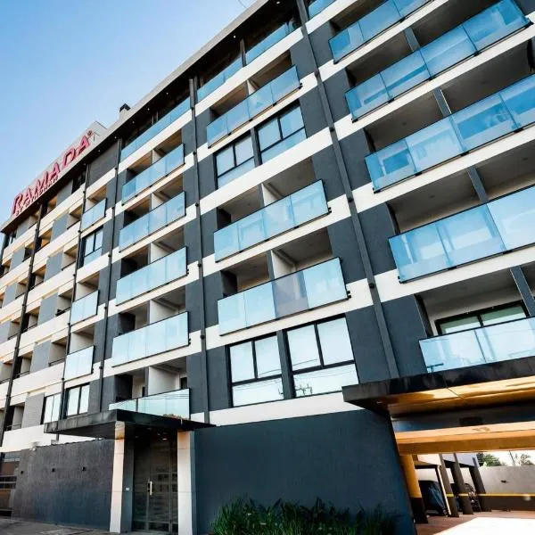 Ramada Suites by Wyndham Asuncion Aeropuerto, hotel v destinaci Asunción