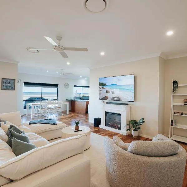 Private Beach Oasis Secluded Retreat at Beachmere, hotel in Beachmere