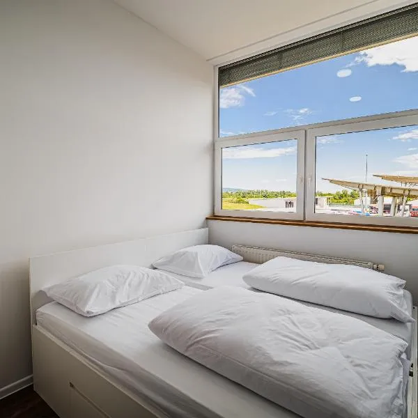 Comfort Rooms Obrežje by Highway, Free Covered Parking, hotel in Jesenice na Dolenjskem