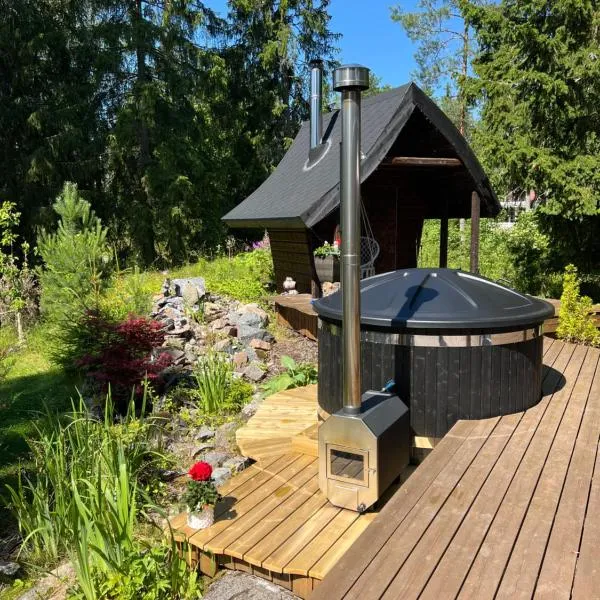 Cheerful house with sauna and bathtub, hotel in Almunge