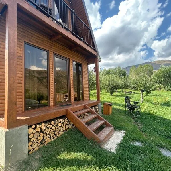 Address number 8, hotel in Yeghegnadzor