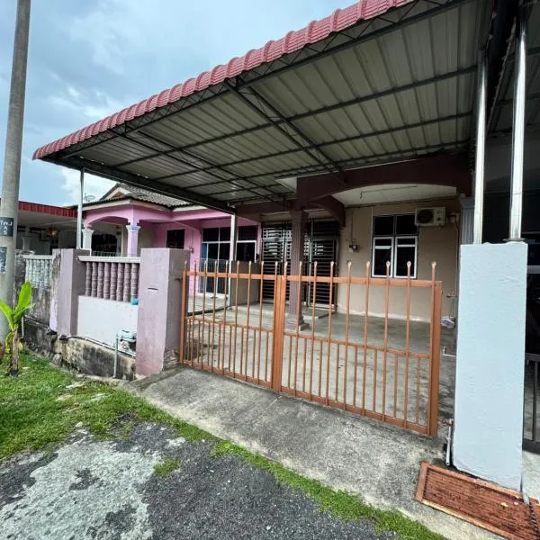 D Anggun Homestay, hotel in Kampung Gurun