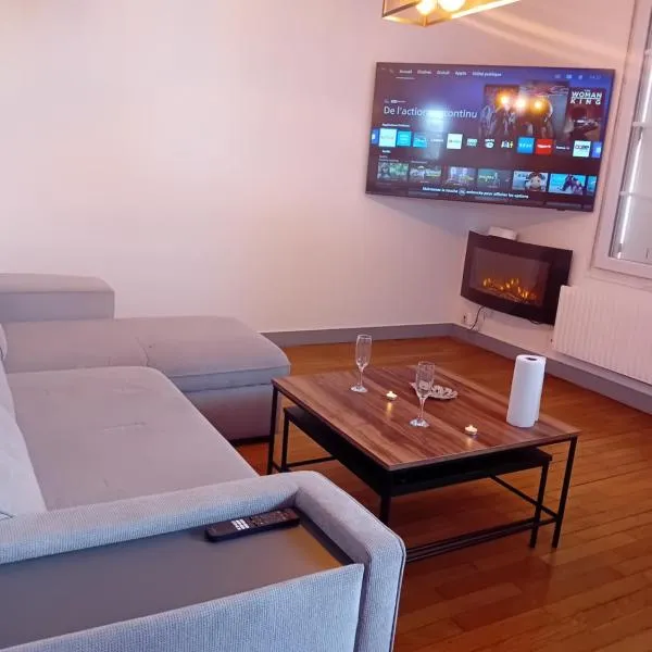 T2 cosy plénitude h24 wifi parking gratuit Netflix, hotel in Alençon