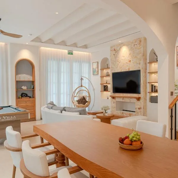 Ha Long 6BRS Beach Villa With Pool, Jacuzzi and Sauna, hotel v destinaci Ha Long