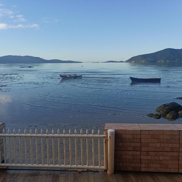 Casa de frente ao mar Enseada de Brito