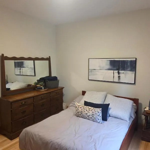Chambre chez Martin, hotel in Saguenay
