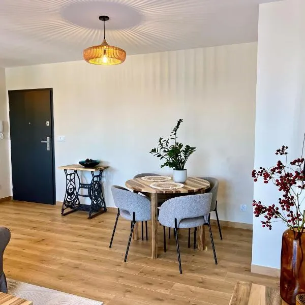 Nowy apartament Saska, z parkingiem, hotel in Kraków