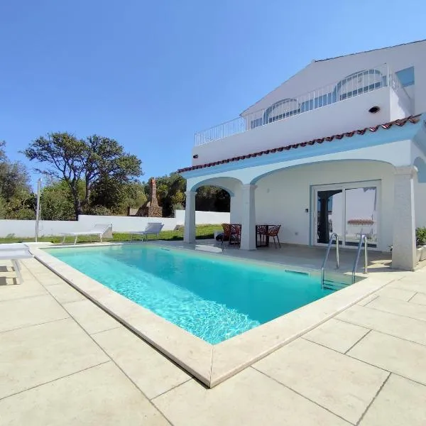 Villa il borgo con piscina, hotelli kohteessa Budoni