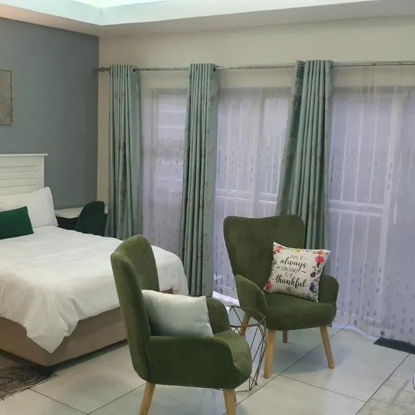 Inspire Cottage near OR Tambo Airport & Greenstone, hotel i Edenvale