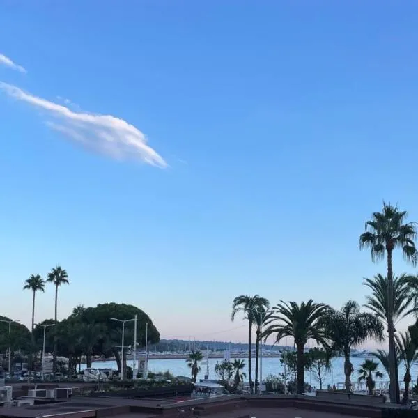 Cannes: Croisette Quartier Martinez - 90m², hotell Cannes'is