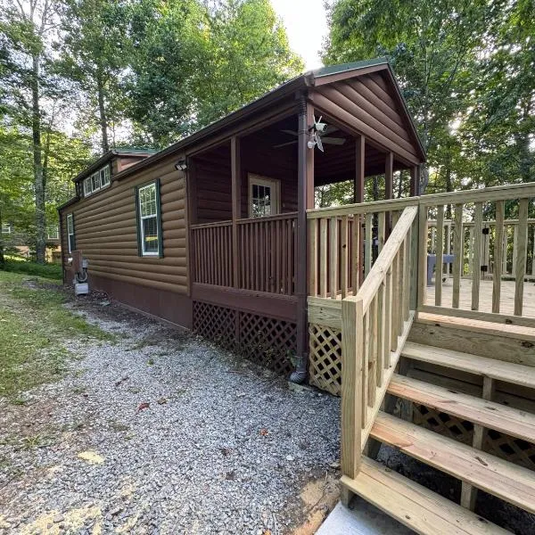 A Tiny Slice of Heaven, hotel a Boone