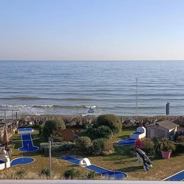 Studio Vue Mer à Luc-sur-Mer, hotel in Luc-sur-Mer