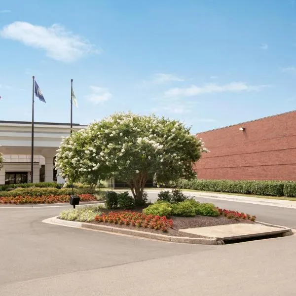 Holiday Inn Washington-Dulles International Airport by IHG, hotel in Sterling