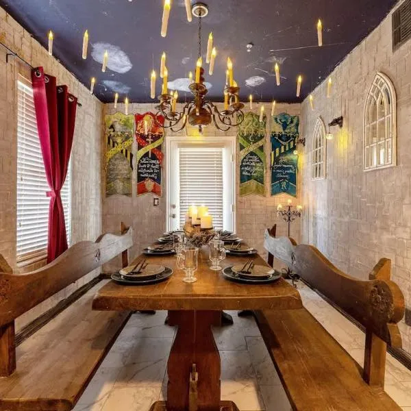 Stay at Hogwarts Harry Potter's Home, Free Parking, Pets Allowed, hotel in Kissimmee