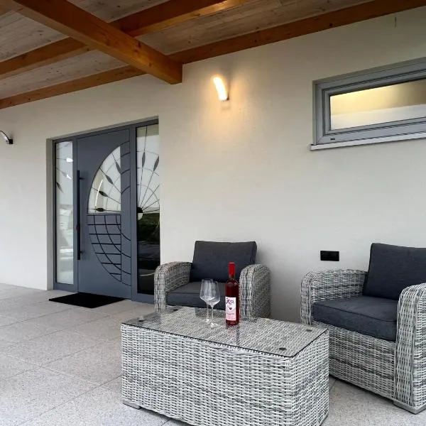 Bungalov SOLARIS - Kuchařovice u Znojma, hotel in Kuchařovice
