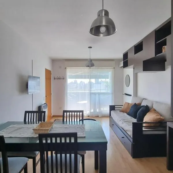 Departamento italia1200 con terraza y cochera incluída, hotel in Rosario