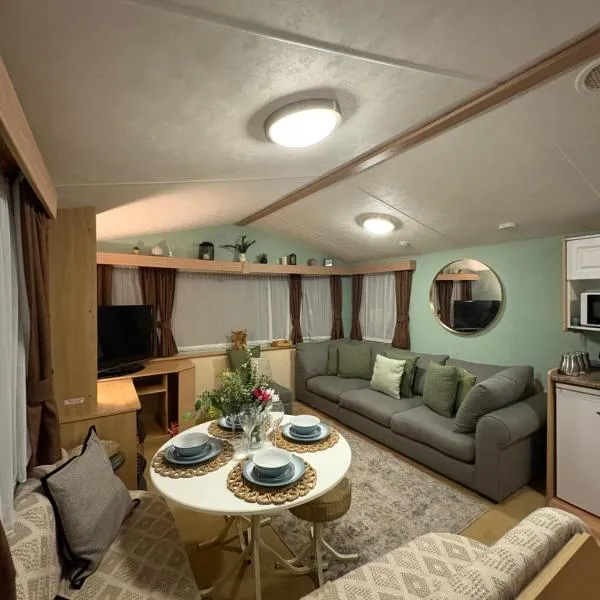 Slaley Forest Hexham Caravan Retreat Pet Friendly - sleeps 6, hotel in Slaley