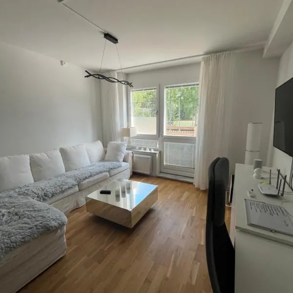 Bright & Stylish Apartment with Huge Terrace - Close to Nature, hotel v destinaci Stockholm