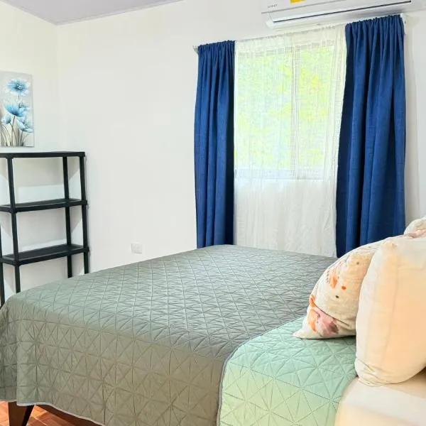 Yellow House, hotel em Quepos