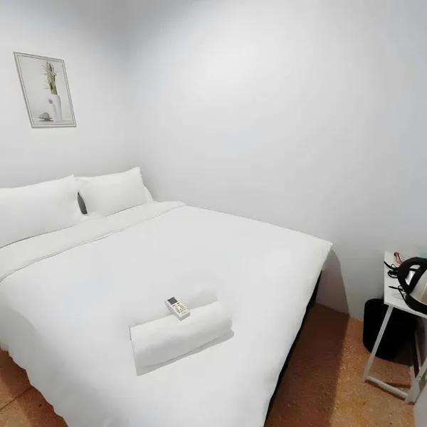 X The Hidden Khaosan Road เดอะ ฮิดเด้น ถนนข้าวสาร - รามบุตรี, hotel in Bang Bua Thong Railway Station