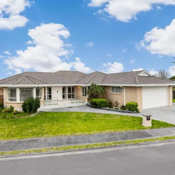 Spacious Holiday Home in a Superb Location, hotel in Auckland