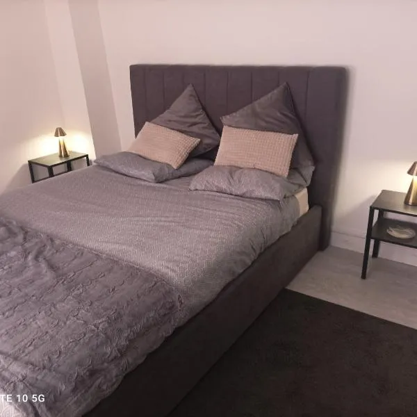 Homewood - entire property for 6 people - 4 adults maximum -In quite village 10 min from Disneyland Paris & TGV RER A, hotel in Montry