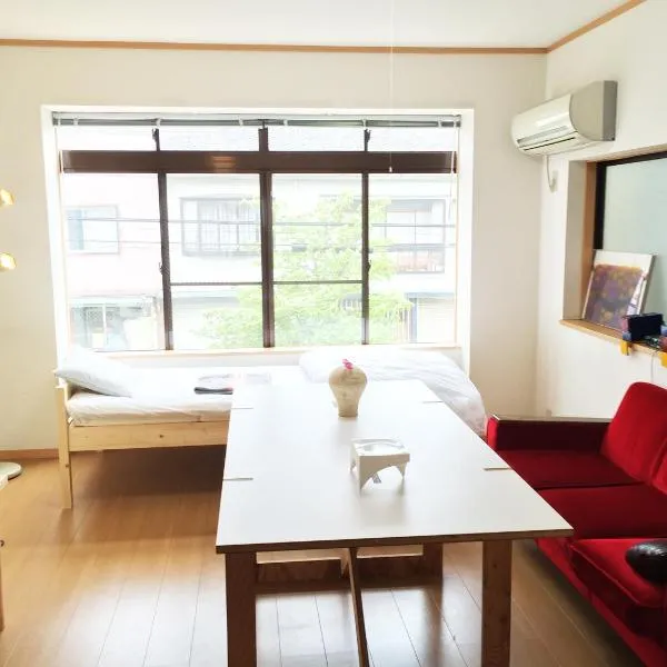 Toolate Guesthouse Toyama, хотел в Ashikuraji