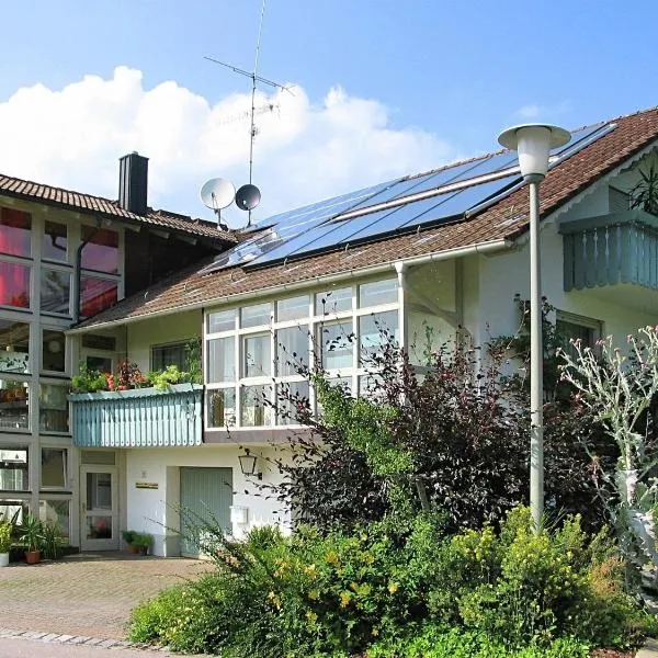 Welcoming Chalet near Forest in Rohrnbach, hôtel à Röhrnbach
