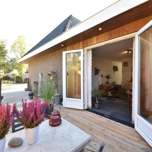 Stylish Holiday Home Near Sea, hotel en Kamperland