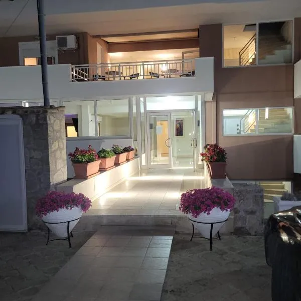 Fenix Apartments, hotel Móla Kalívában