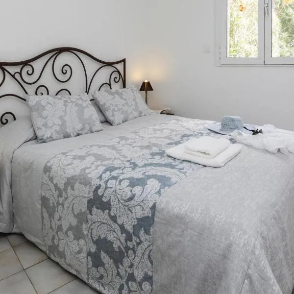 Res Mare e Monte, Solenzara, Bungalow with terrace, hotel em Favone