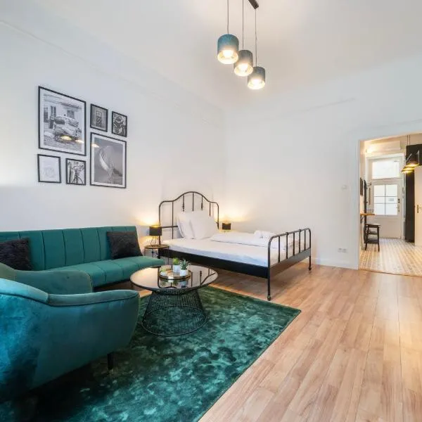 Green Greguss Calm Chic w AC by M2 Metro, hotel in Budapest