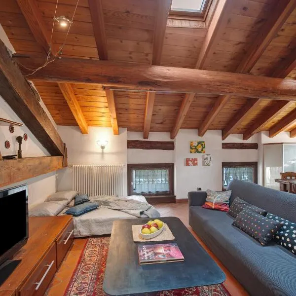 La Mansarda del Viaggiatore, hotel in Pont-Saint-Martin