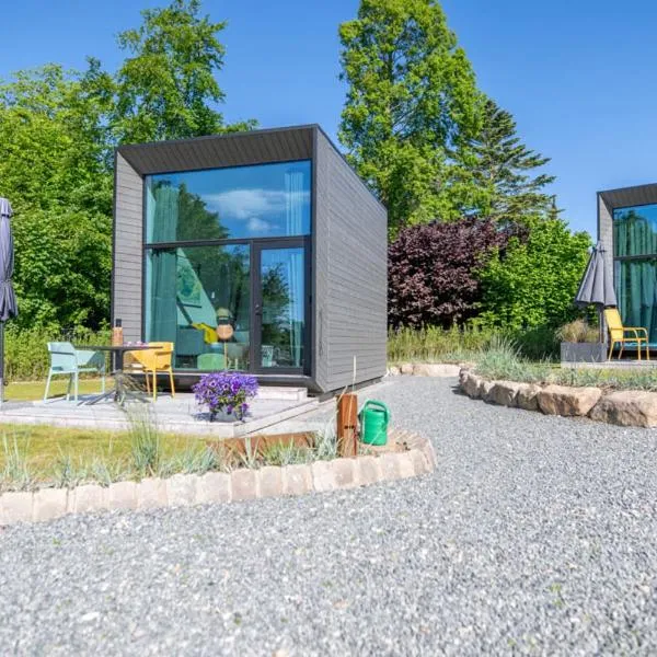 ufer75 Tiny Lodges am Nord-Ostsee-Kanal in Sehestedt, hotel in Sehestedt
